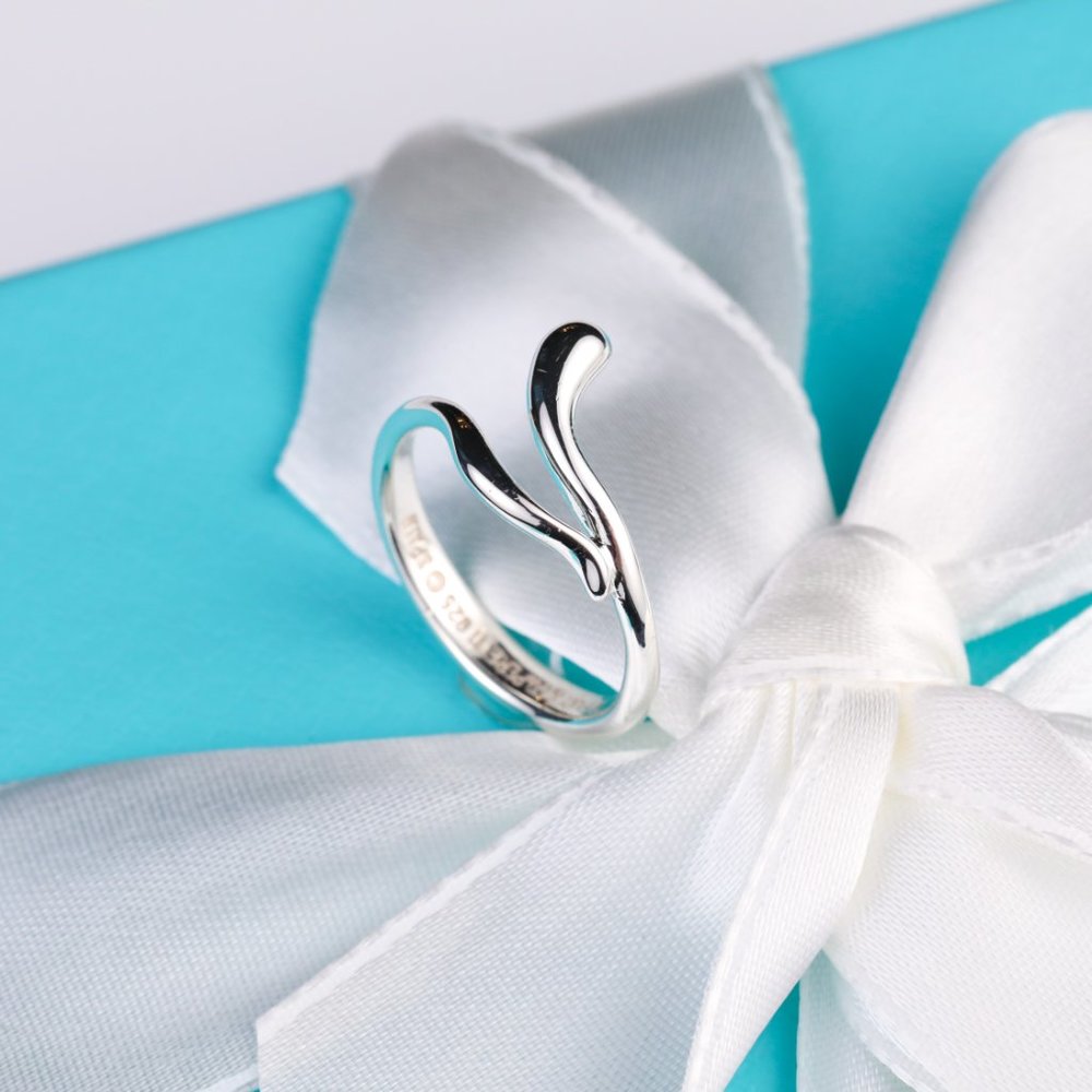 Tiffany & Co. Snake Ring Vintage Elsa Peretti Teardrop band in Silver Size 6.5 - Picture 3 of 7